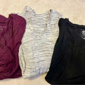 Women’s size medium long sleeve maternity shirts EUC